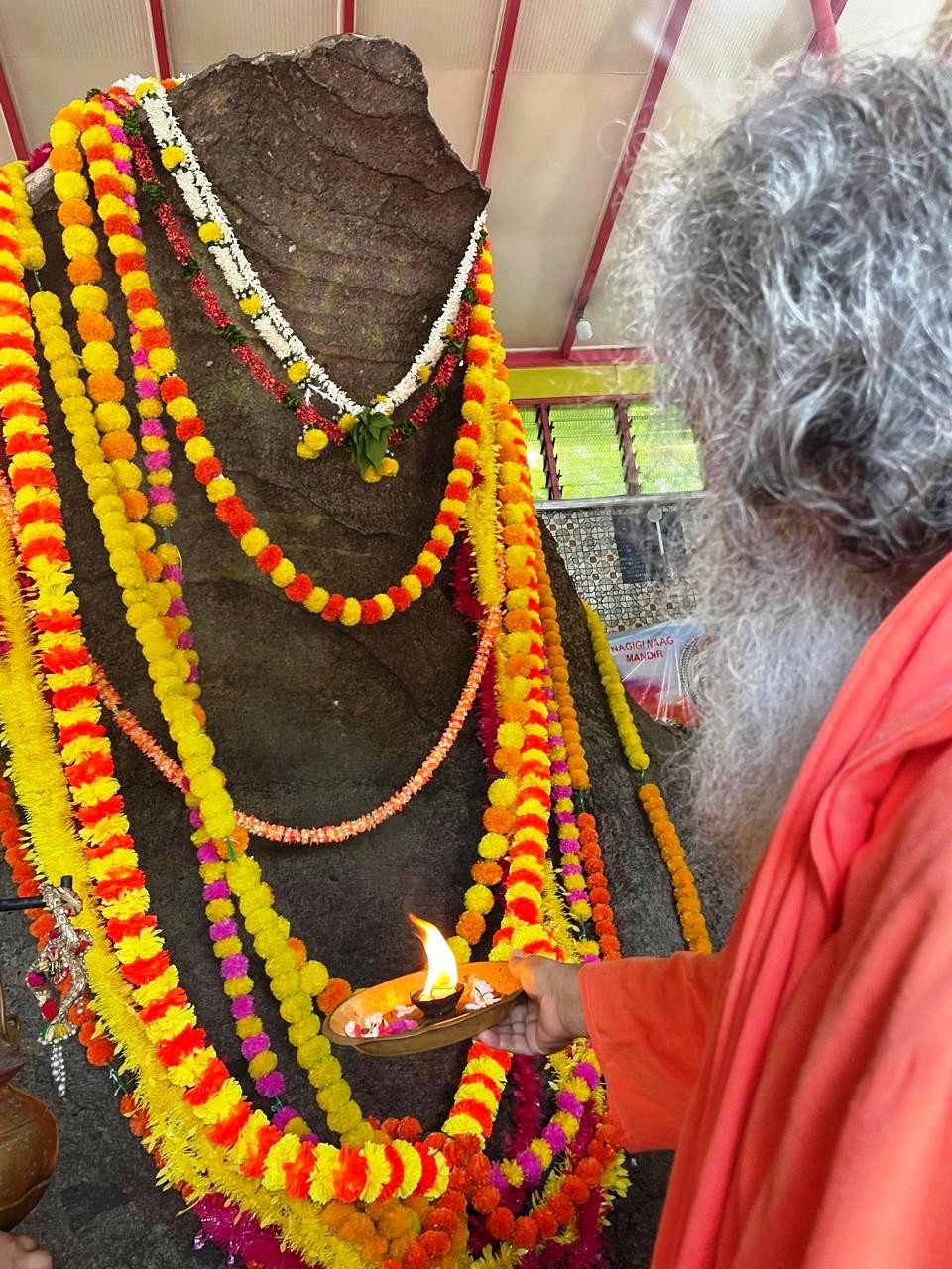 Vishwaguruji visits Fiji's famous Naag Mandir